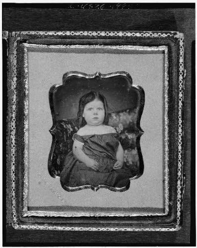 PovijesnaFindings Foto: Adeline Tapley Fuller Stowell, 1850-1938, kao djevojka, na tapeciranom kauču, portret